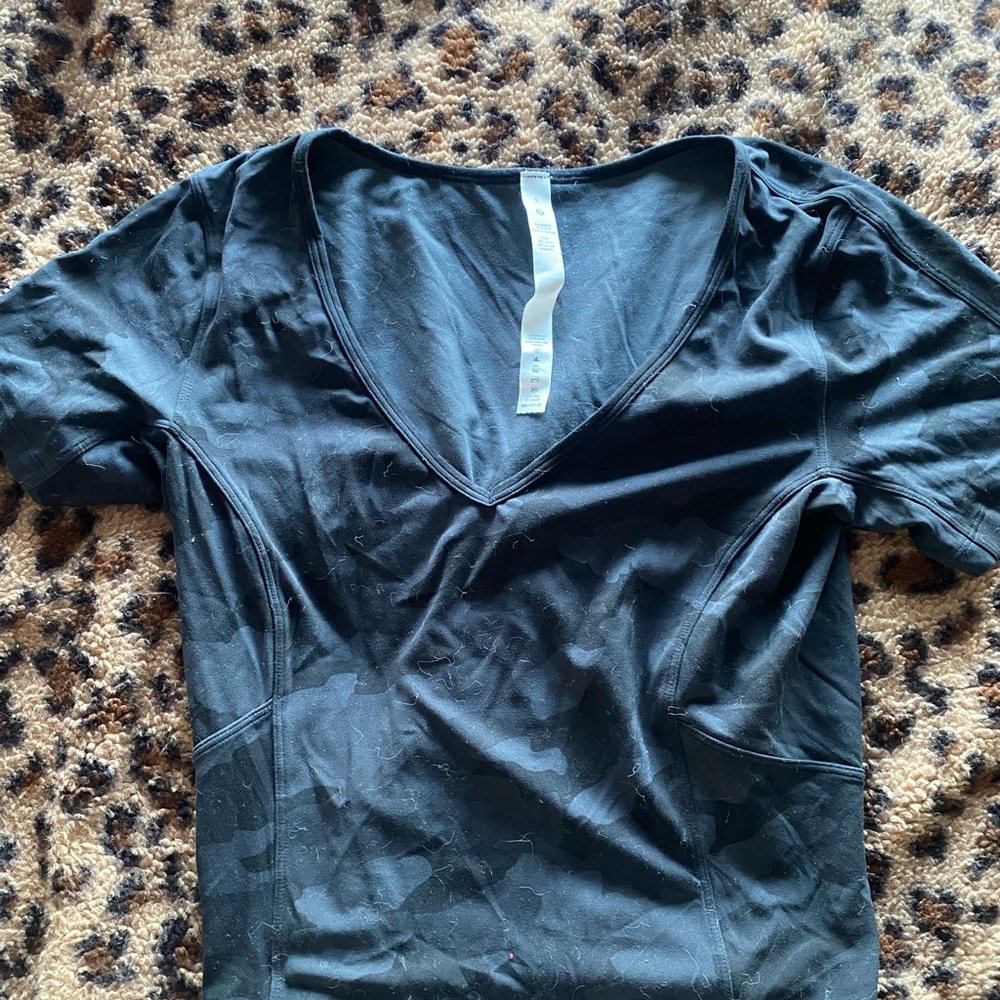 lululemon athletica Black Camo V-Neck Short Sleeve Tee
